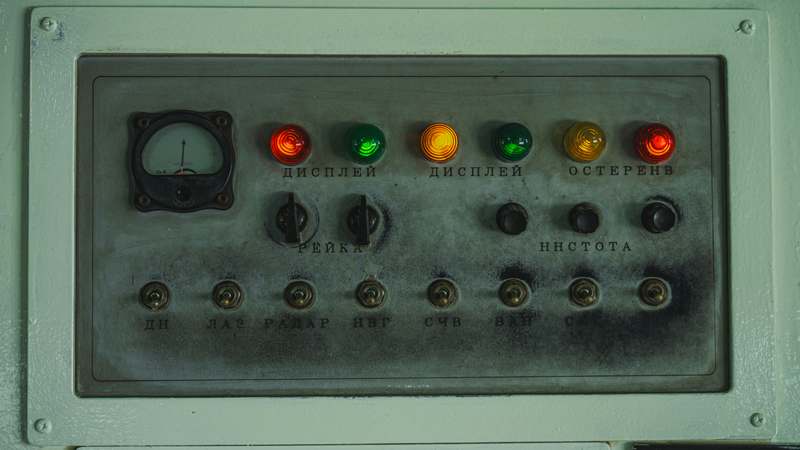 Dashboard showing real-time kill switch status indicators: green 'active', yellow 'degraded', red 'triggered', with network topology diagram and alert log sidebar